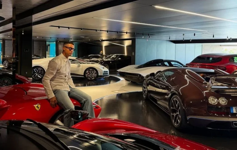 Bugatti, Ferrari і McLaren: Роналду показав свої розкішні автомобілі (фото)